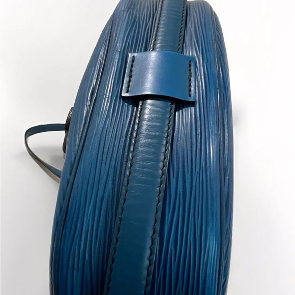 Louis Vuitton Jeune Fille Crossbody Medium In Aqua Blue - Picture 12 of 15